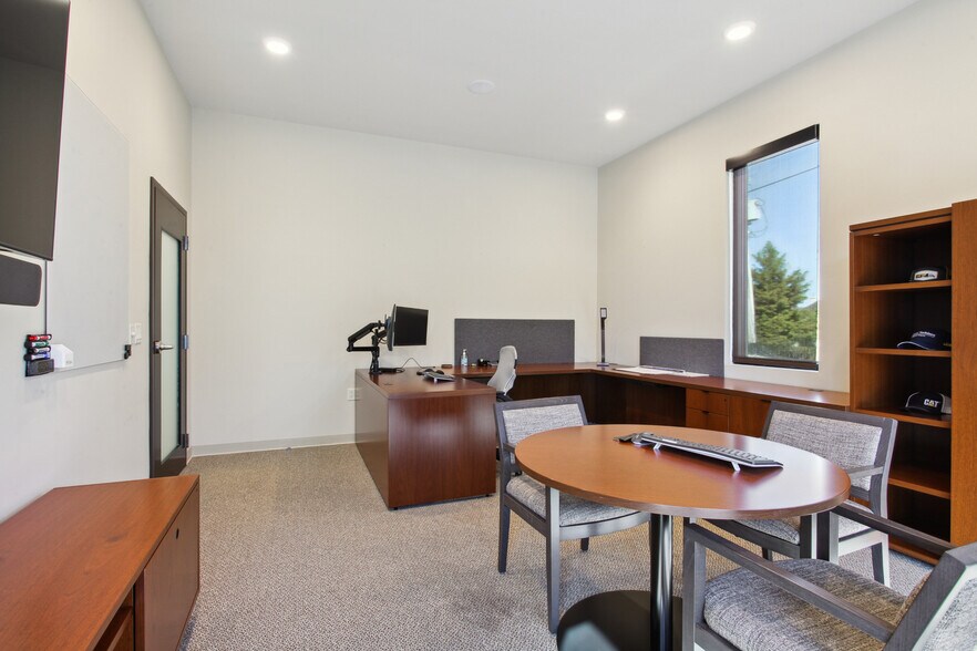 More Photos Of 6050 Pontchartrain Blvd, New Orleans Office For Lease