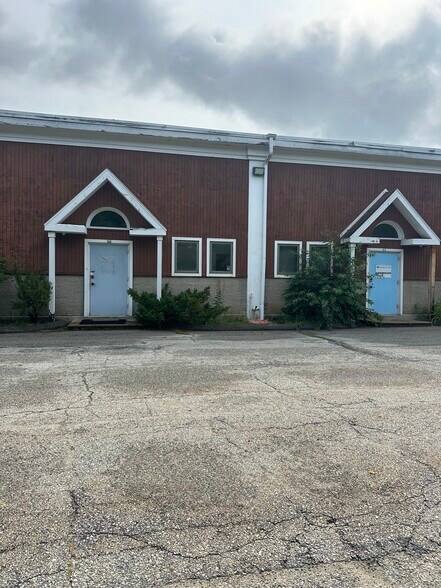 More Photos Of 3 Robinson Rd, Bow Light Distribution For Lease