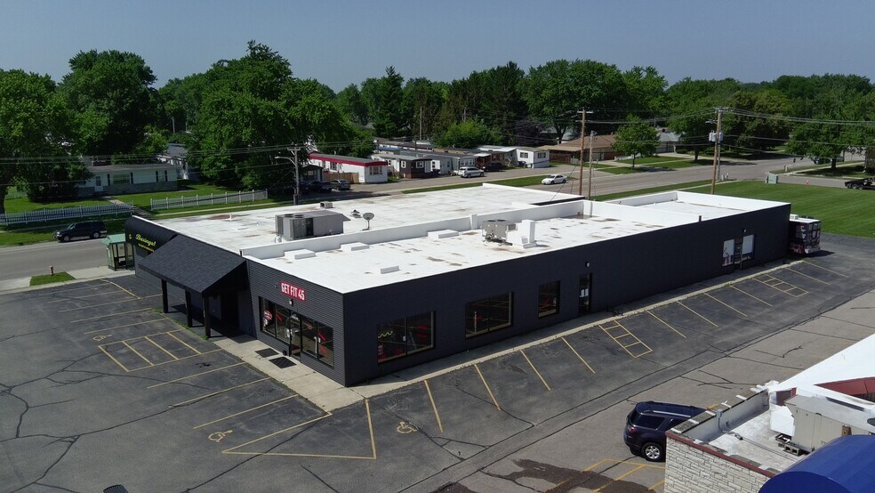 More Photos Of 1944 Center Ave, Janesville Storefront For Sale