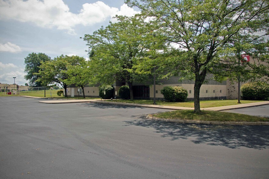 More Photos Of 3051 Delta Marine Dr, Reynoldsburg Light Manufacturing For Sale