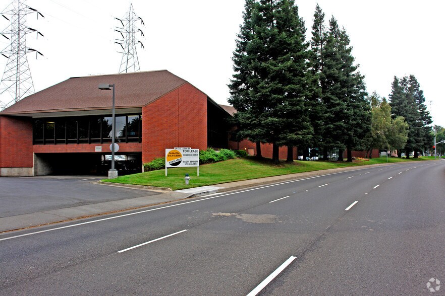 More Photos Of 2335 American River Dr, Sacramento Office For Lease