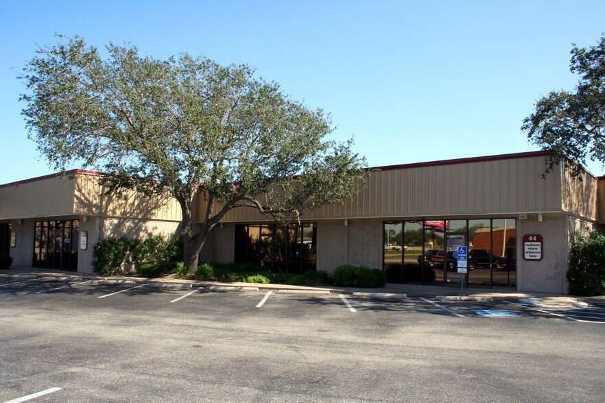 More Photos Of 4410 Dillon Ln, Corpus Christi Flex For Lease