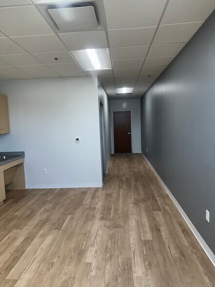 More Photos Of 14327 Gillis Rd, Dallas Distribution For Lease
