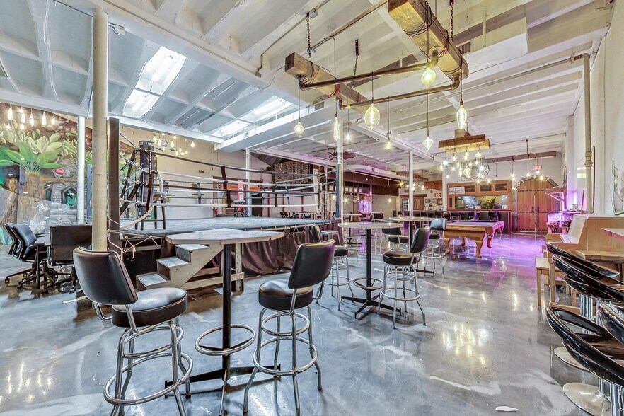 More Photos Of 3693-3705 W Grand Ave, Chicago Warehouse For Sale