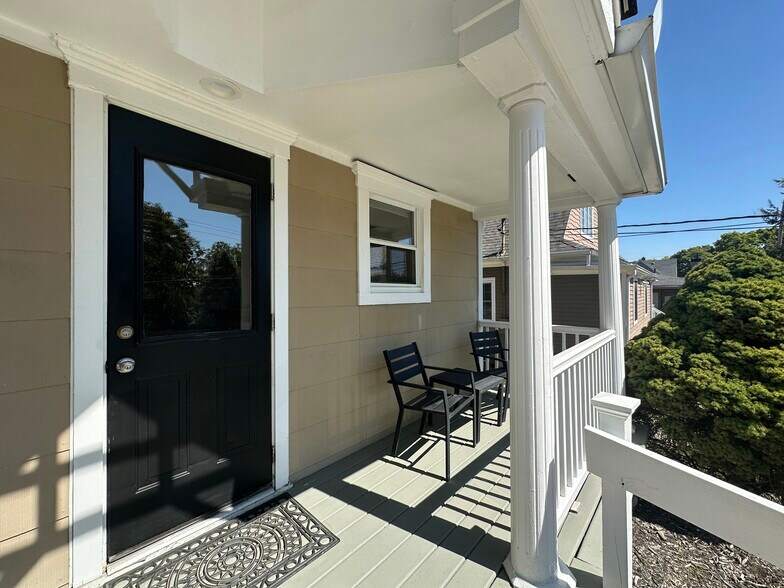 More Photos Of 68 E Franklin St, Dayton Office Residential For Lease