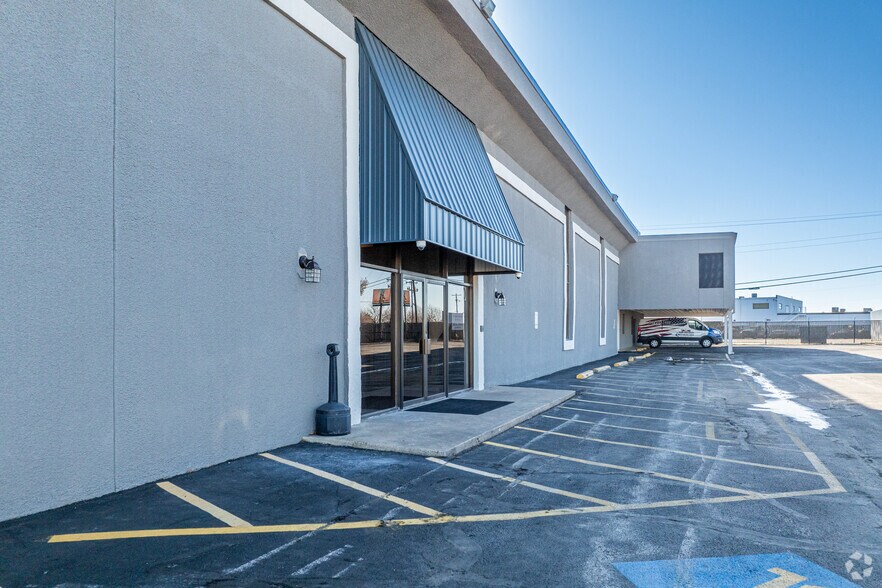 More Photos Of 4308-4310 Wiley Post Rd, Addison Office For Lease