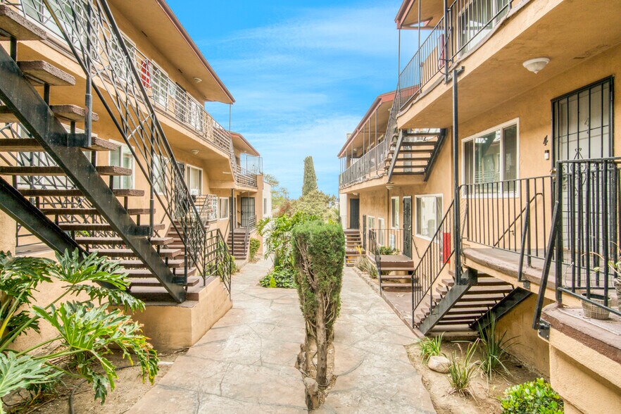 More Photos Of 4023-4027 W 28th St, Los Angeles Apartments For Sale