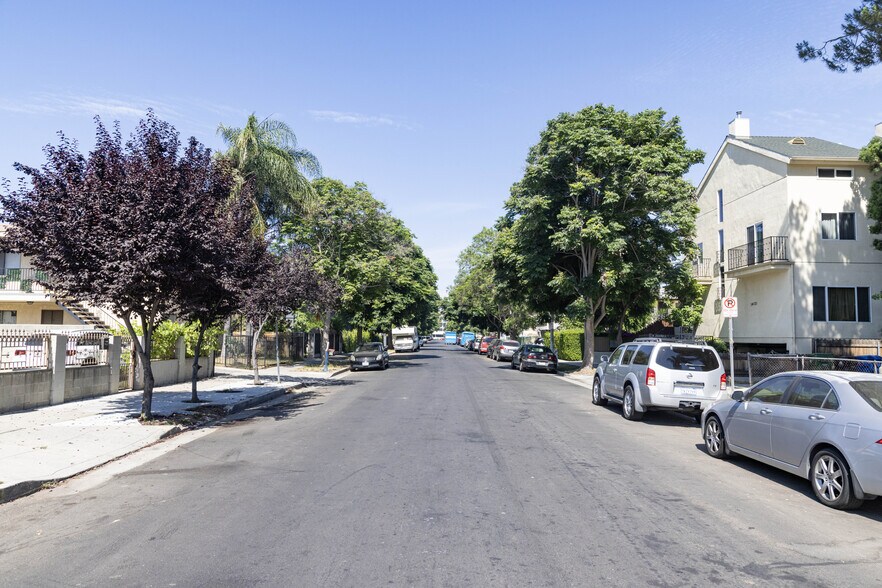 More Photos Of 14109 Erwin St, Van Nuys Apartments For Sale