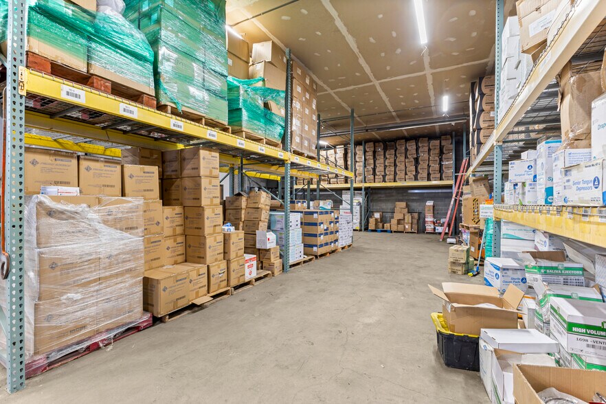 More Photos Of 26289 W Eight Mile Rd, Redford Township Manufacturing For Lease