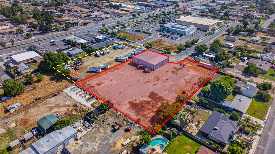 More Photos Of 65 S Lotas St, Porterville Warehouse For Lease
