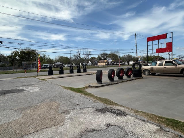 More Photos Of 1000 N Alexander Dr, Baytown Freestanding For Sale