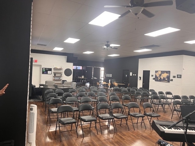 More Photos Of 760-780 N Beach St, Fort Worth Showroom For Lease