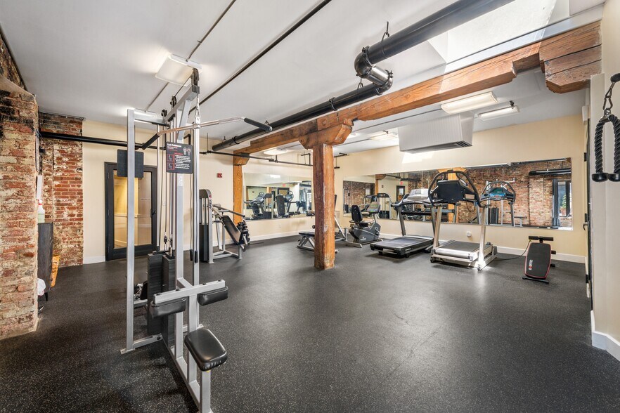 More Photos Of 2411 E Franklin St, Richmond Apartments For Lease