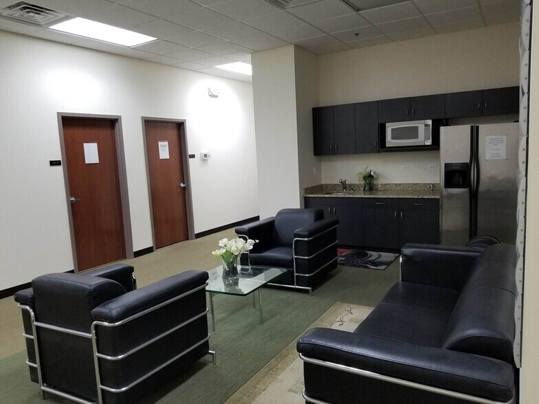 More Photos Of 700 E Park Ave, Libertyville Self Storage For Lease