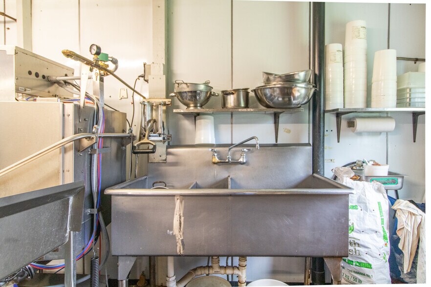 More Photos Of 585 US Route 5, Coventry Specialty For Sale