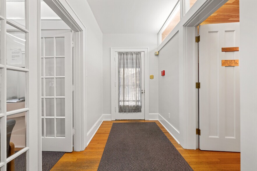 More Photos Of 520 E Maxwell St, Lexington Office For Sale