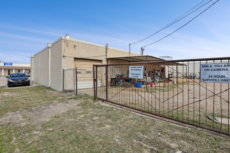 More Photos Of 3616-3618 Dividend Dr, Garland Manufacturing For Sale
