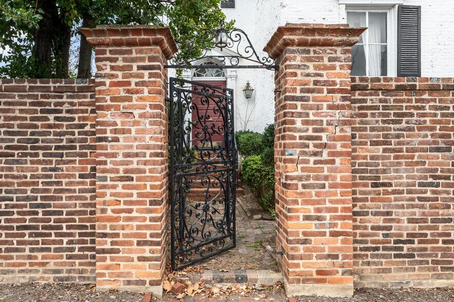 More Photos Of 230 W Boscawen St, Winchester Office Residential For Sale