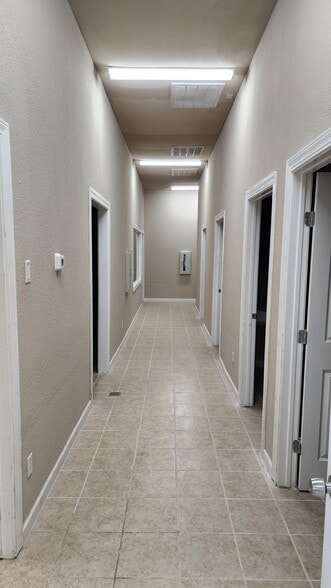 More Photos Of 17434 Red Oak Dr, Houston Medical For Lease