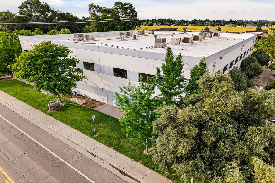 More Photos Of 604 E Walker St, Orland Office For Sale