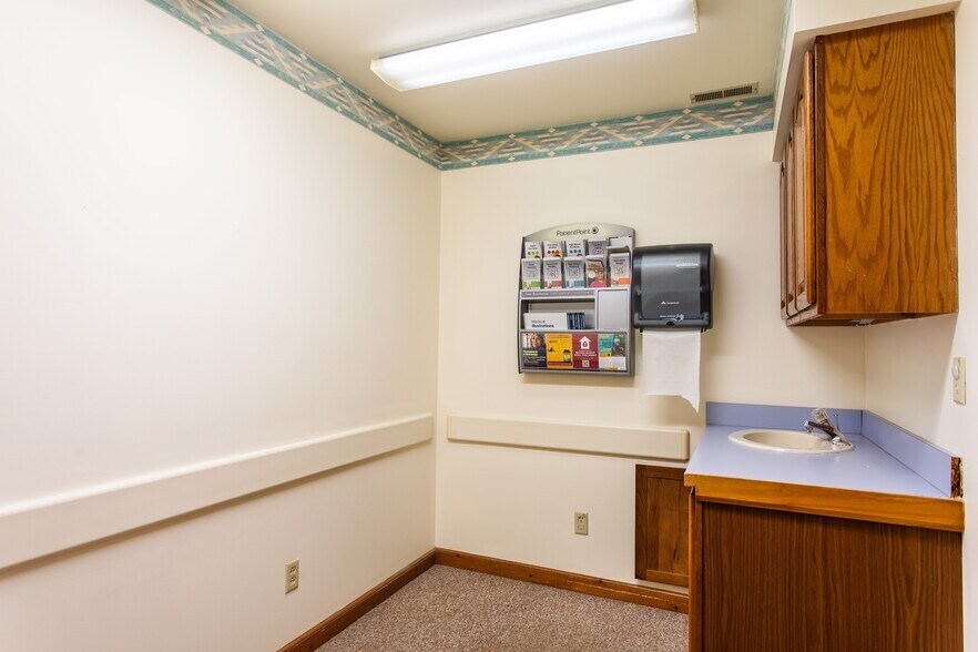 More Photos Of 1864-1870 Dayton Germantown Pike, Germantown Medical For Sale