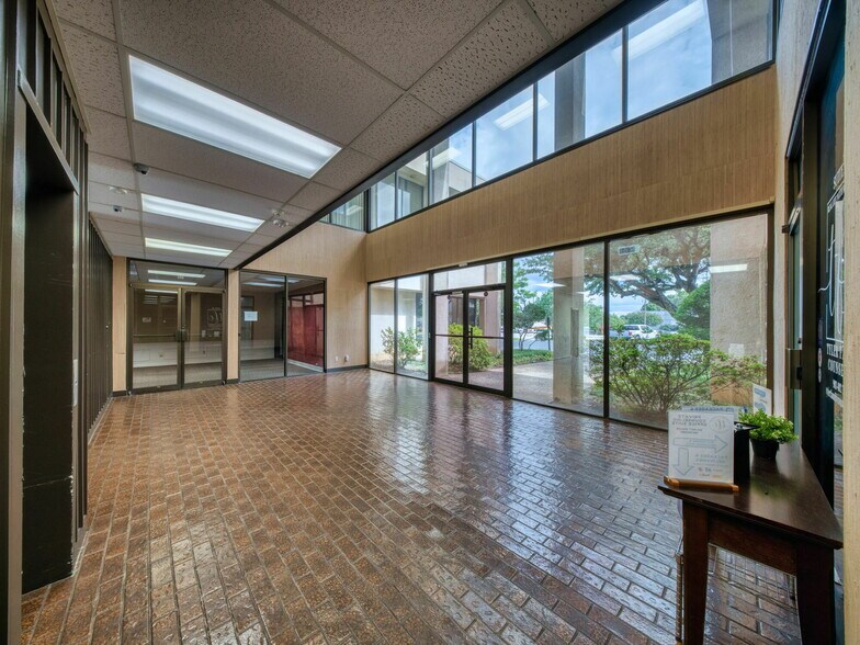 More Photos Of 515 W Southwest Loop 323, Tyler Office For Lease