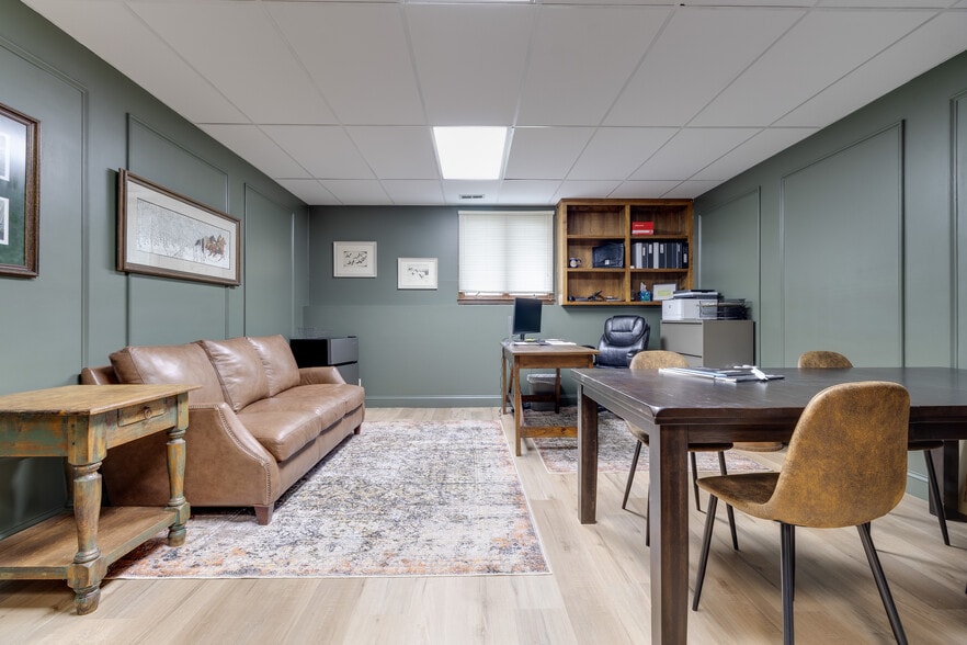 More Photos Of 601 Missouri St, Lawrence Office For Lease
