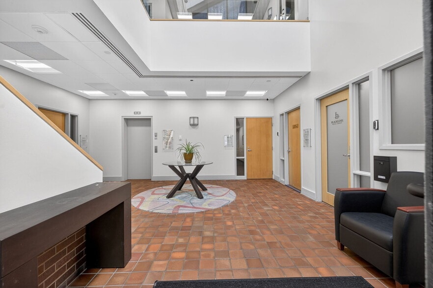 More Photos Of 450 Lexington St, Auburndale Office For Sale