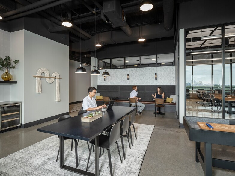 More Photos Of 1601 Utica Ave S, Minneapolis Office For Lease