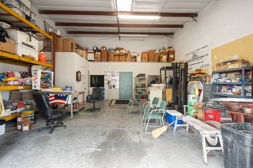 More Photos Of 2239 15th St, Sarasota Warehouse For Sale