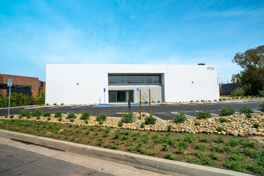 More Photos Of 17721 Mitchell N, Irvine Warehouse For Lease