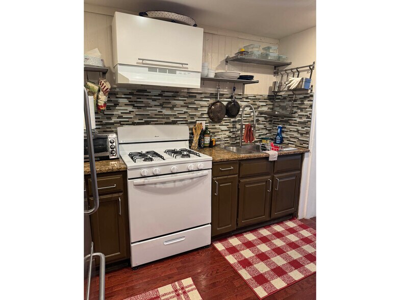 More Photos Of 919 S Charles St, Baltimore Storefront Retail Residential For Sale