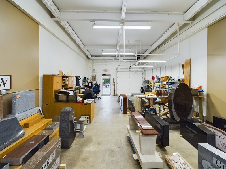 More Photos Of 114 N Broadway St, Greenville Storefront For Lease