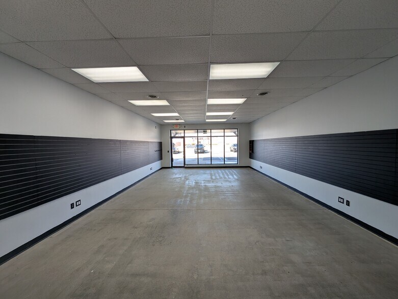 More Photos Of 3502-3530 W Willow Knolls Dr, Peoria Storefront For Lease