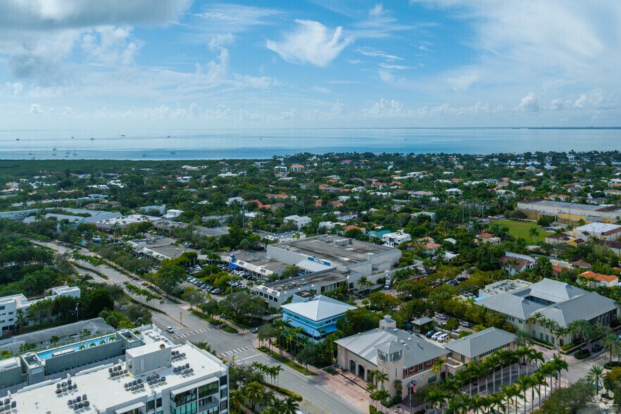 More Photos Of 600-658 Crandon Blvd, Key Biscayne General Retail For Sale
