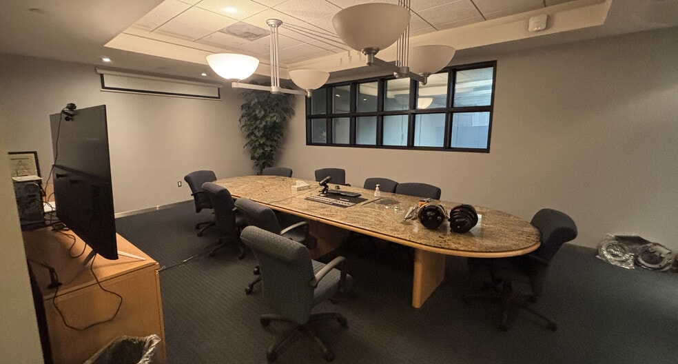 More Photos Of 2035 E 51st St, Los Angeles Manufacturing For Sale