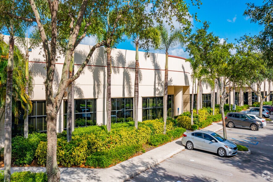 Primary Photo Of 2905-2989 Commerce Pky, Miramar Medical For Lease