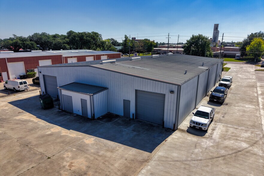 More Photos Of 5342 5th St, Katy Freestanding For Lease