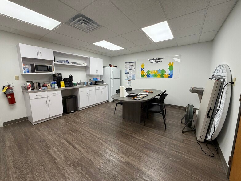 More Photos Of 850 S Marietta St, South Bend Light Manufacturing For Lease