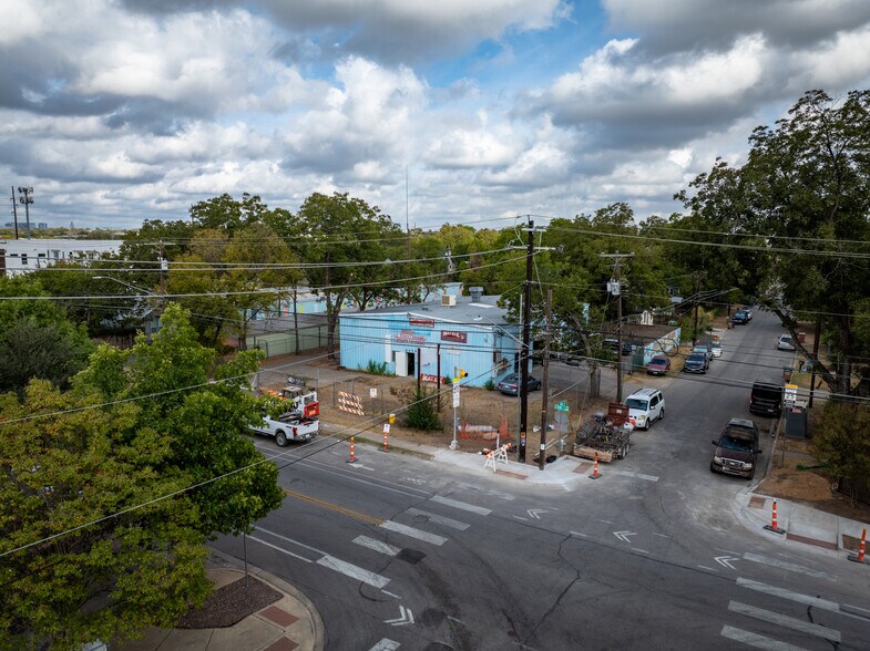 More Photos Of 3228 E 5th St, Austin Auto Repair For Sale