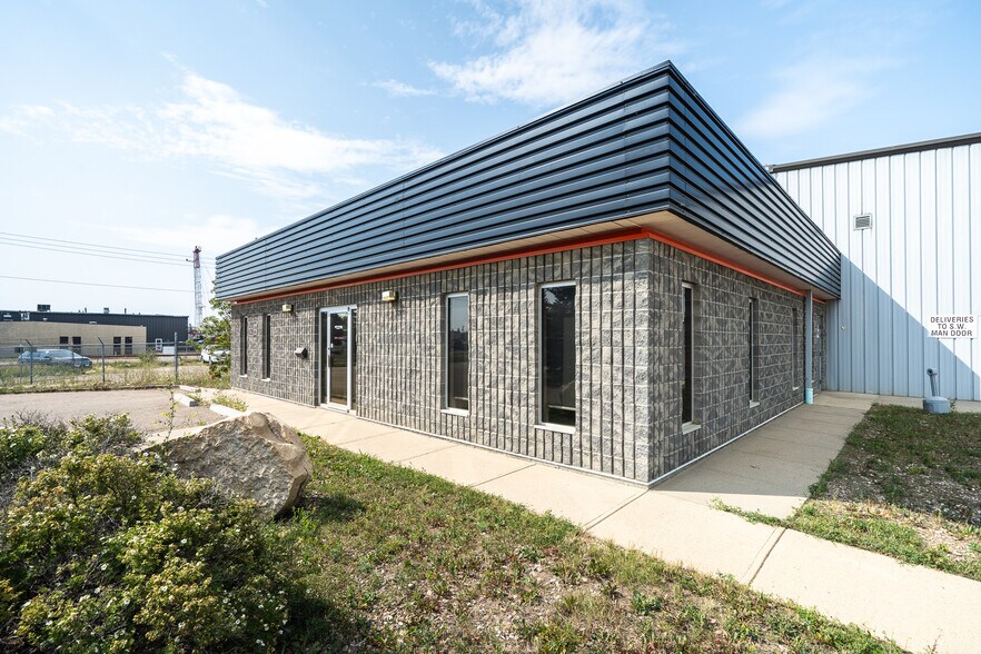 More Photos Of 6006 53 Av, Lloydminster Warehouse For Sale