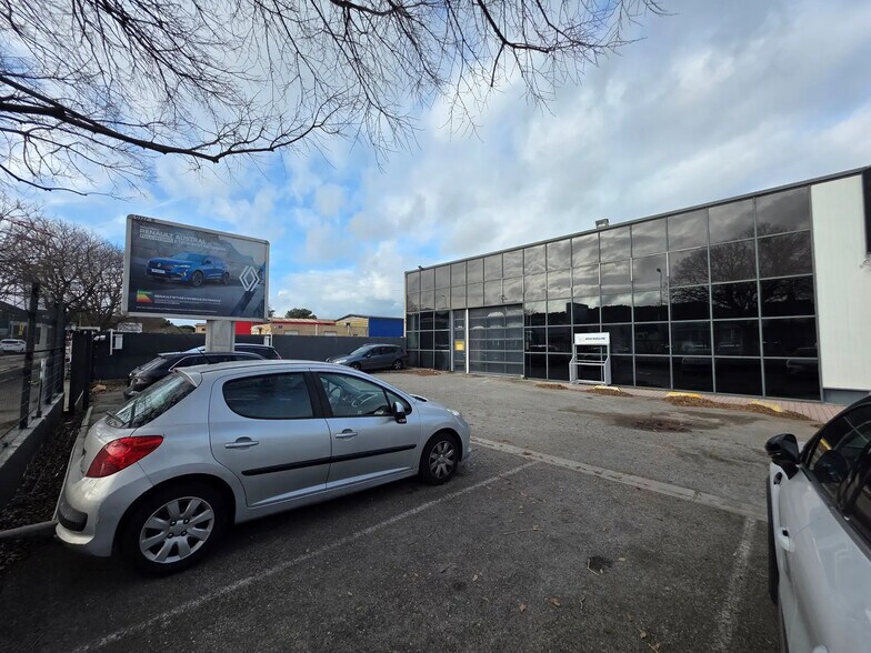 More Photos Of 14 Avenue José Nobre, Martigues Flex For Lease