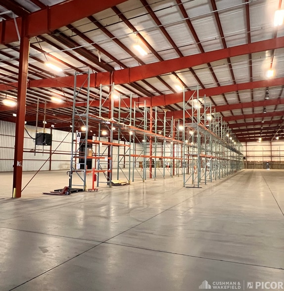 More Photos Of 6978 E Century Park Dr, Tucson Distribution For Lease