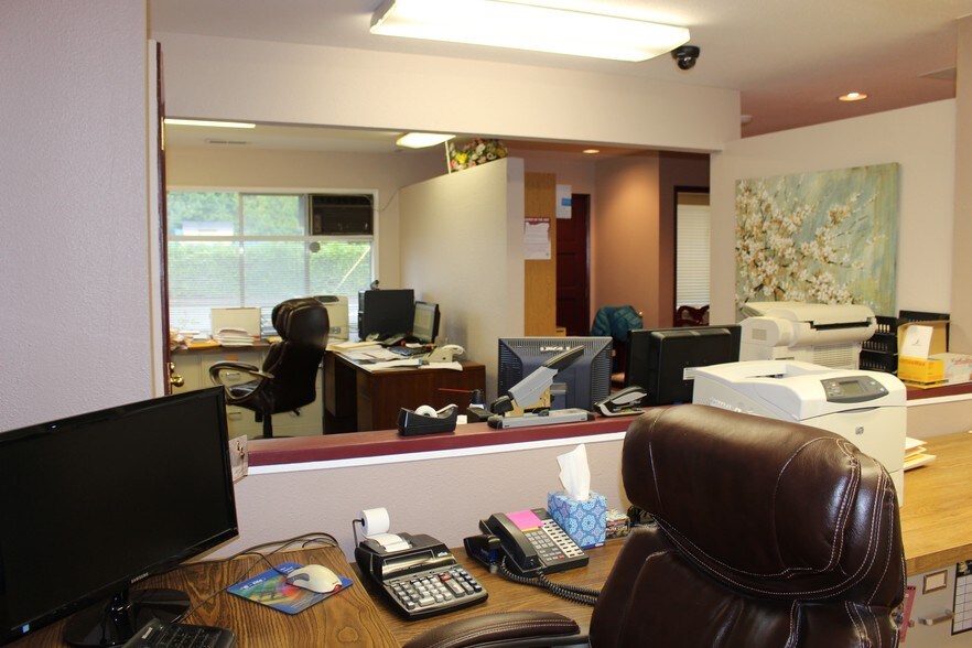 More Photos Of 12208-12222 SE Market St, Portland Office For Lease
