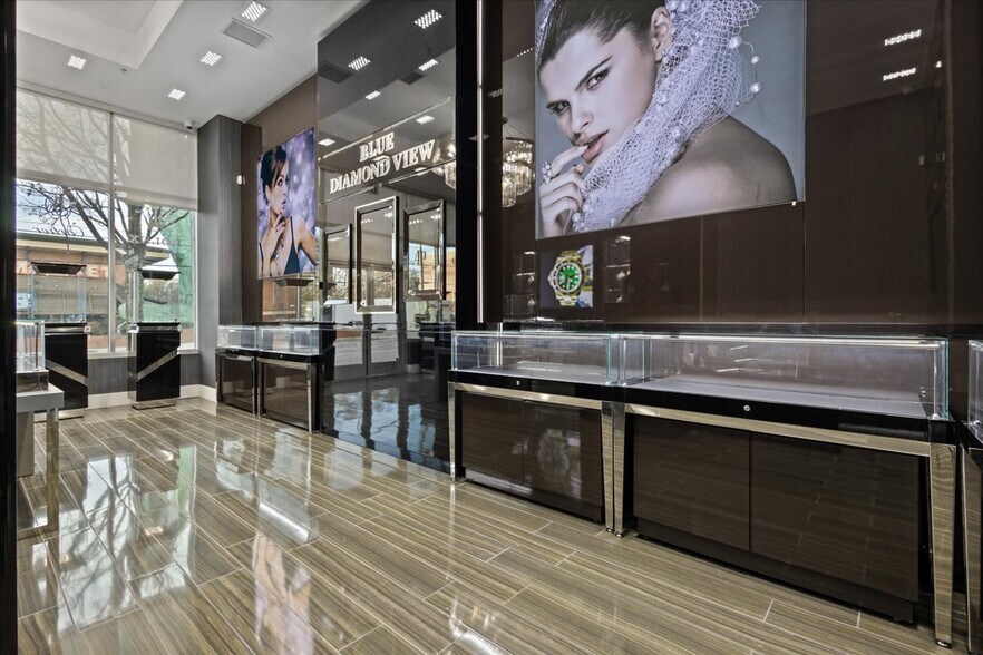 More Photos Of 256 Pharr Rd NE, Atlanta General Retail For Lease