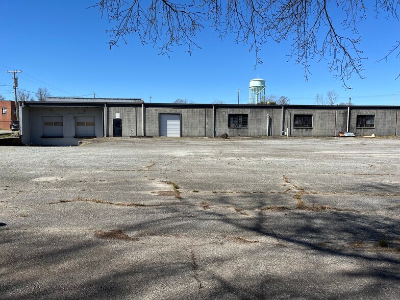 More Photos Of 1218 Ward St, High Point Manufacturing For Lease