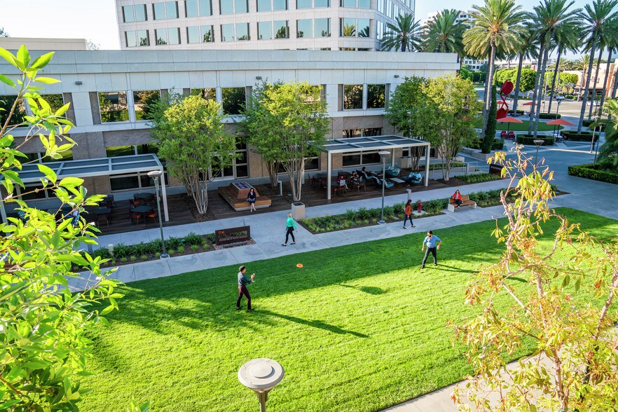 More Photos Of 100 Spectrum Center Dr, Irvine Coworking Space