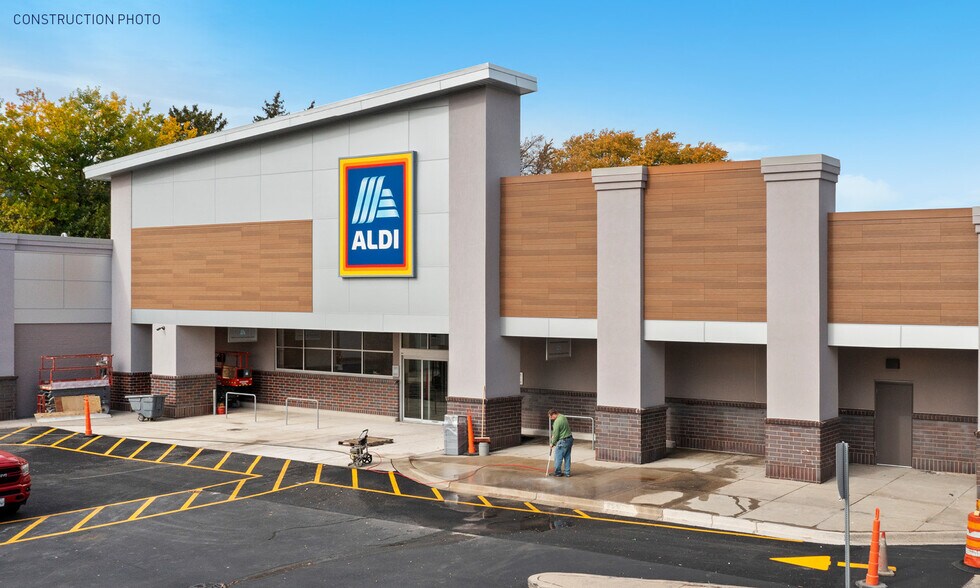 More Photos Of 215 S Harlem Ave, Forest Park Freestanding For Sale