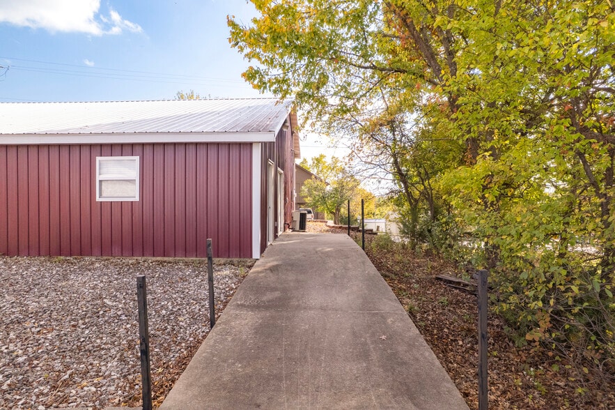 More Photos Of 4143 Sunset Dr, Osage Beach Industrial For Sale