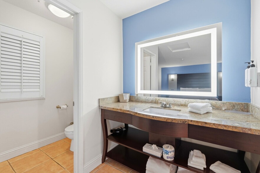 More Photos Of 600 Riverside Ave, Santa Cruz Hotel For Sale